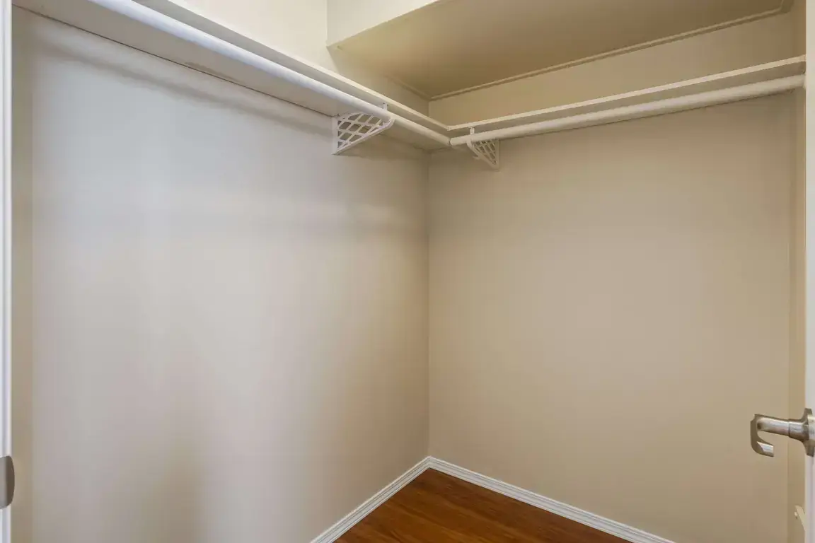 Oxford Apartments - Photo 14