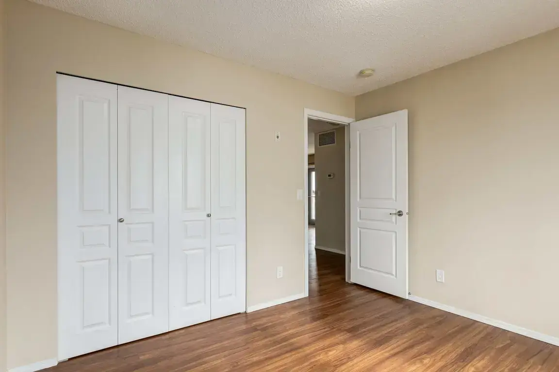 Oxford Apartments - Photo 15