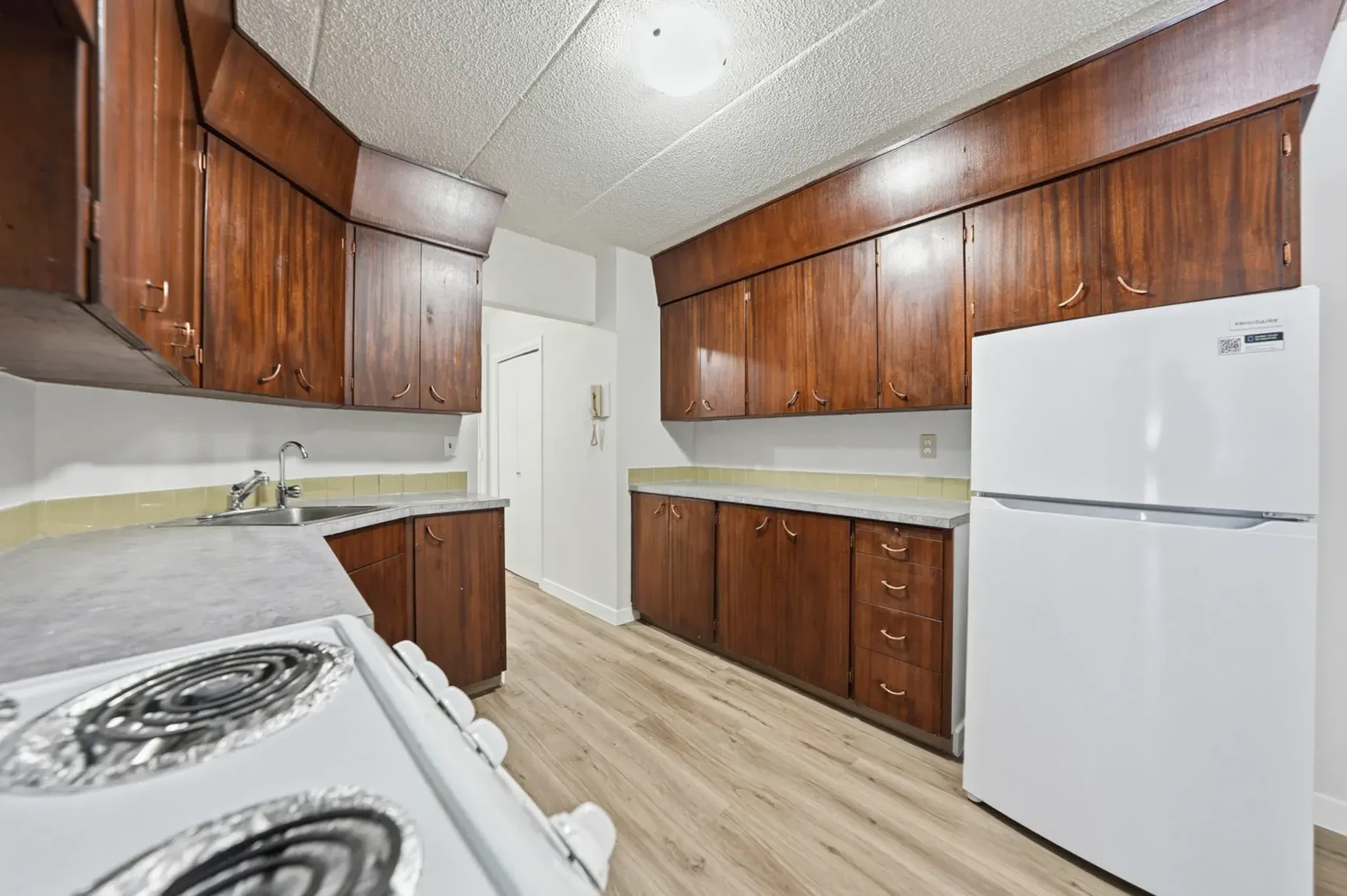 Elsey Manor - Photo 8