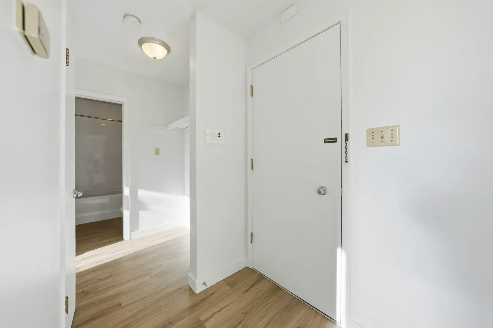 Lady Robinson Apartments - Photo 12