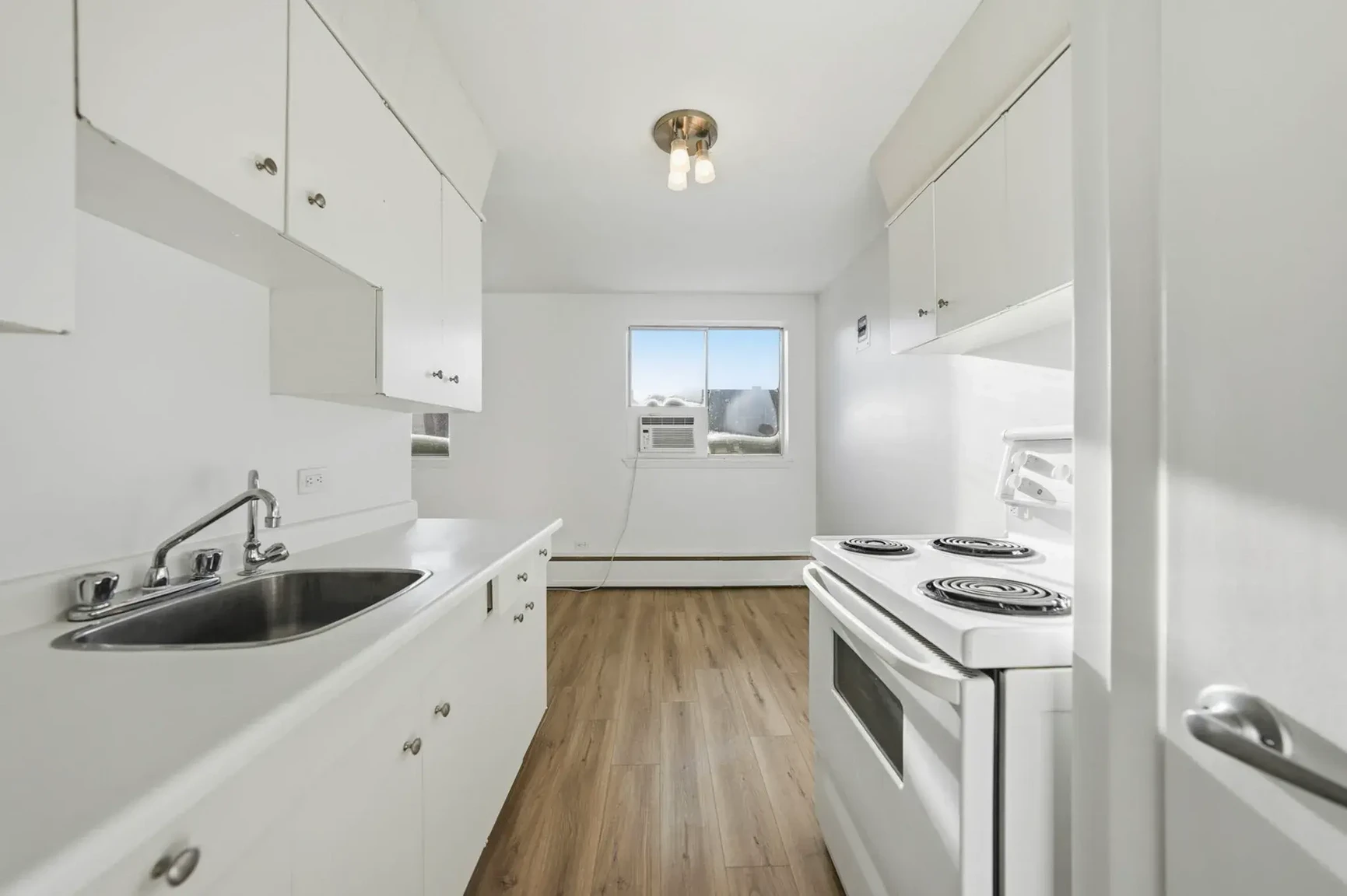 Lady Robinson Apartments - Photo 2