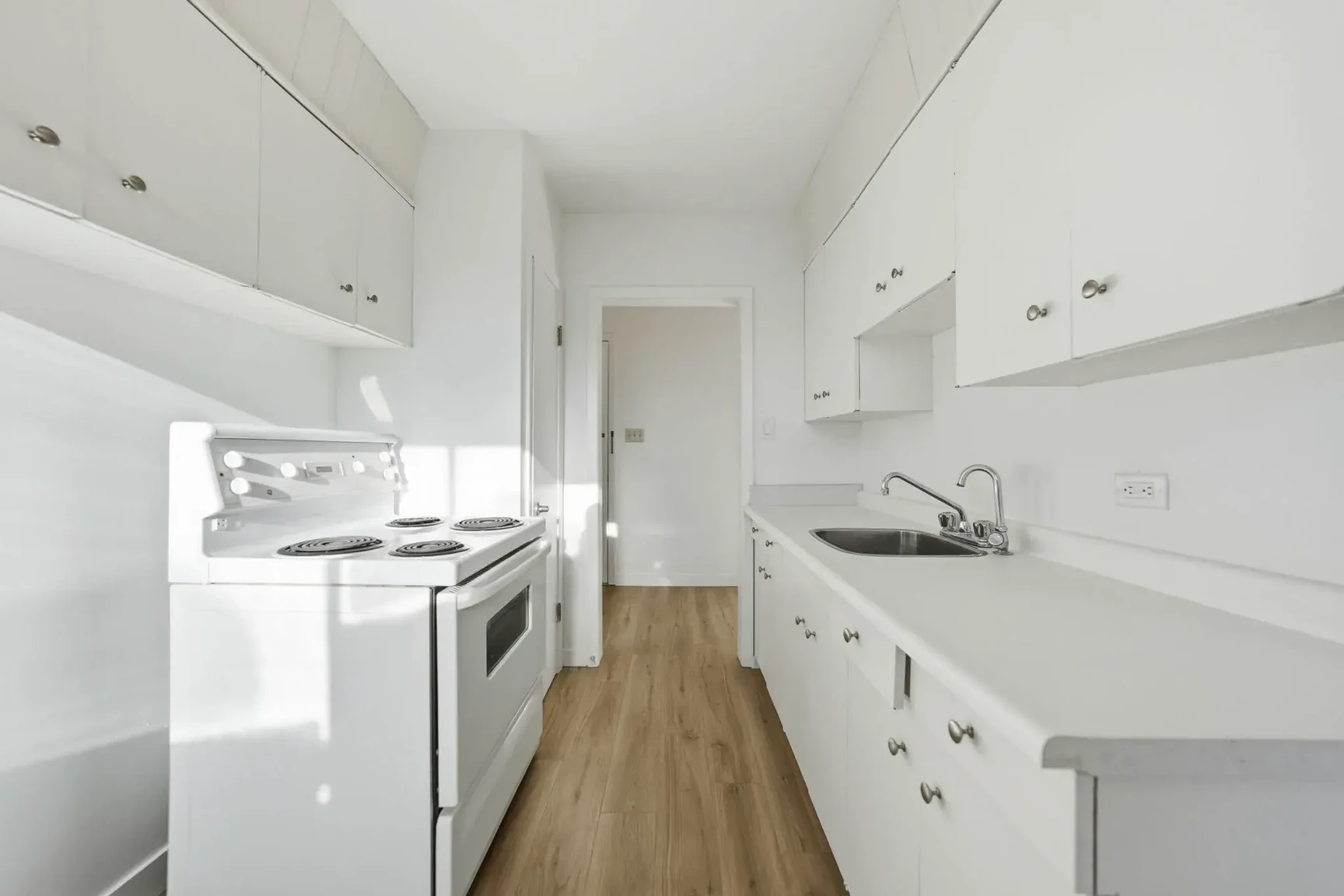Lady Robinson Apartments - Photo 8