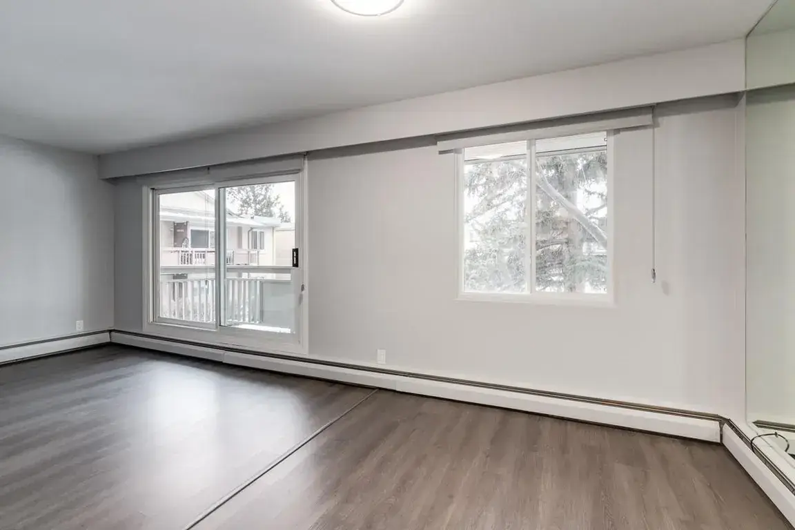 Glenmore Gardens Coach Homes - Photo 8