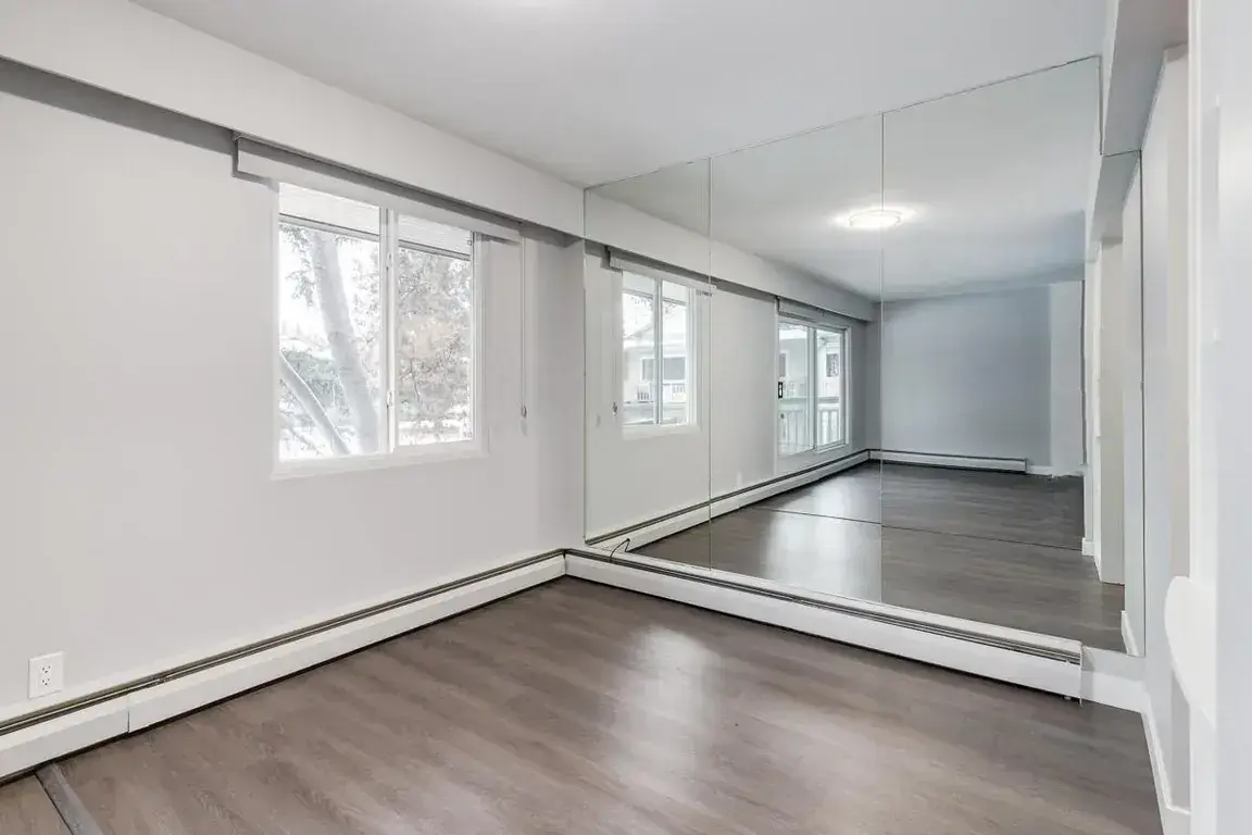 Glenmore Gardens Coach Homes - Photo 9