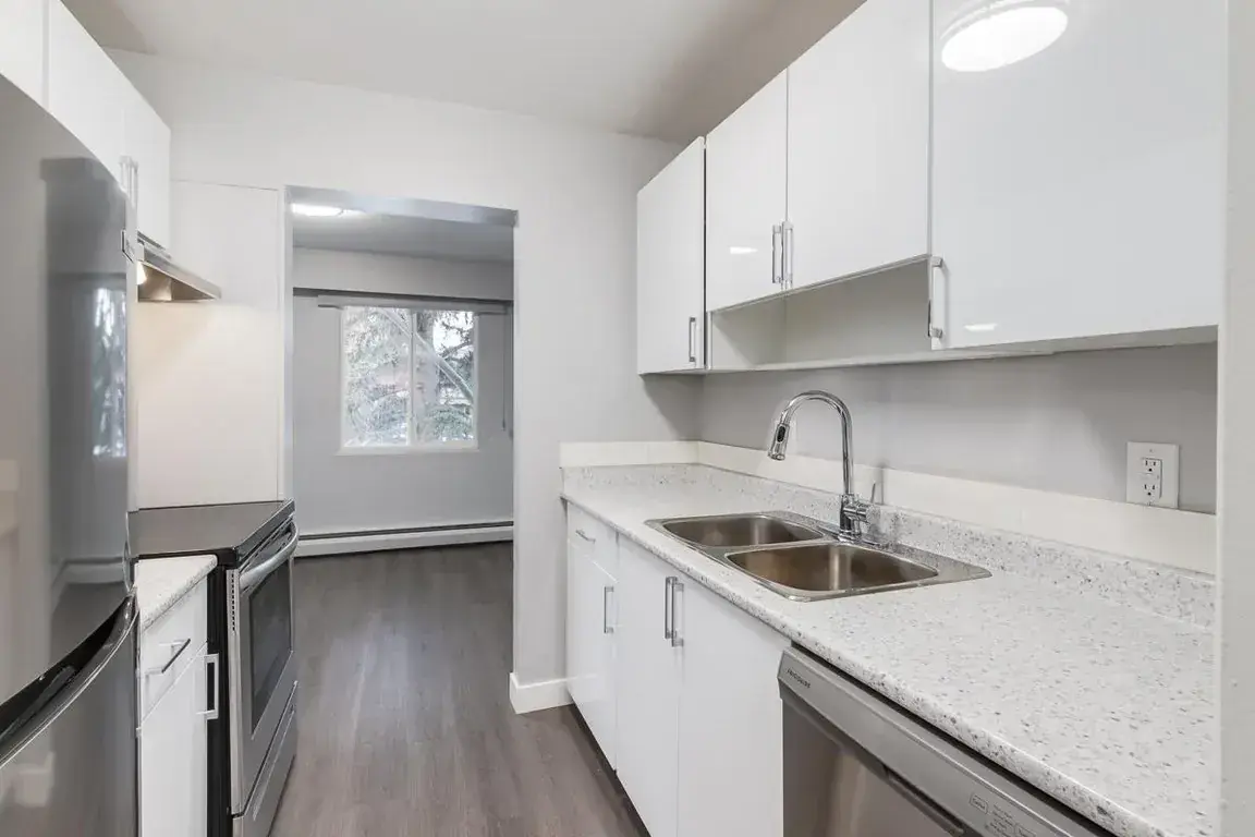 Glenmore Gardens Coach Homes - Photo 11