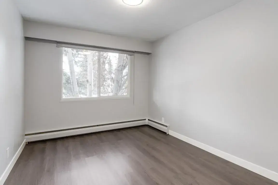 Glenmore Gardens Coach Homes - Photo 18