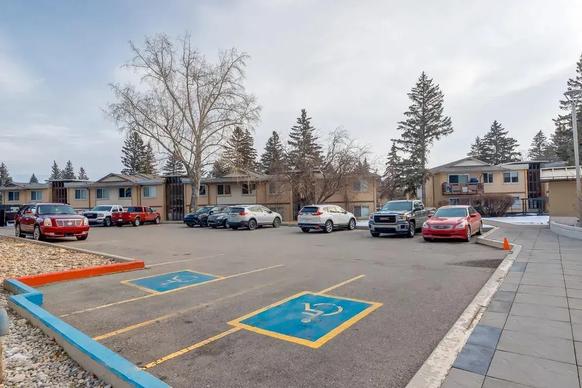 Glenmore Gardens Coach Homes - Photo 31