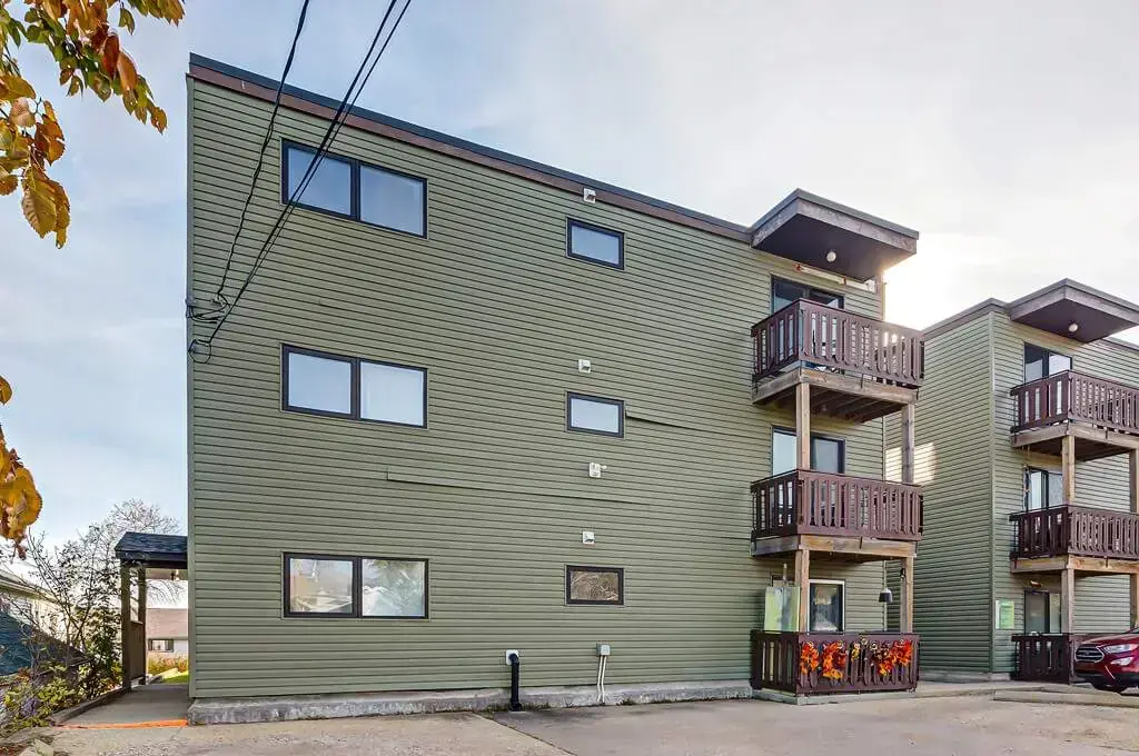 Lamplighter apartments for rent in Camrose.