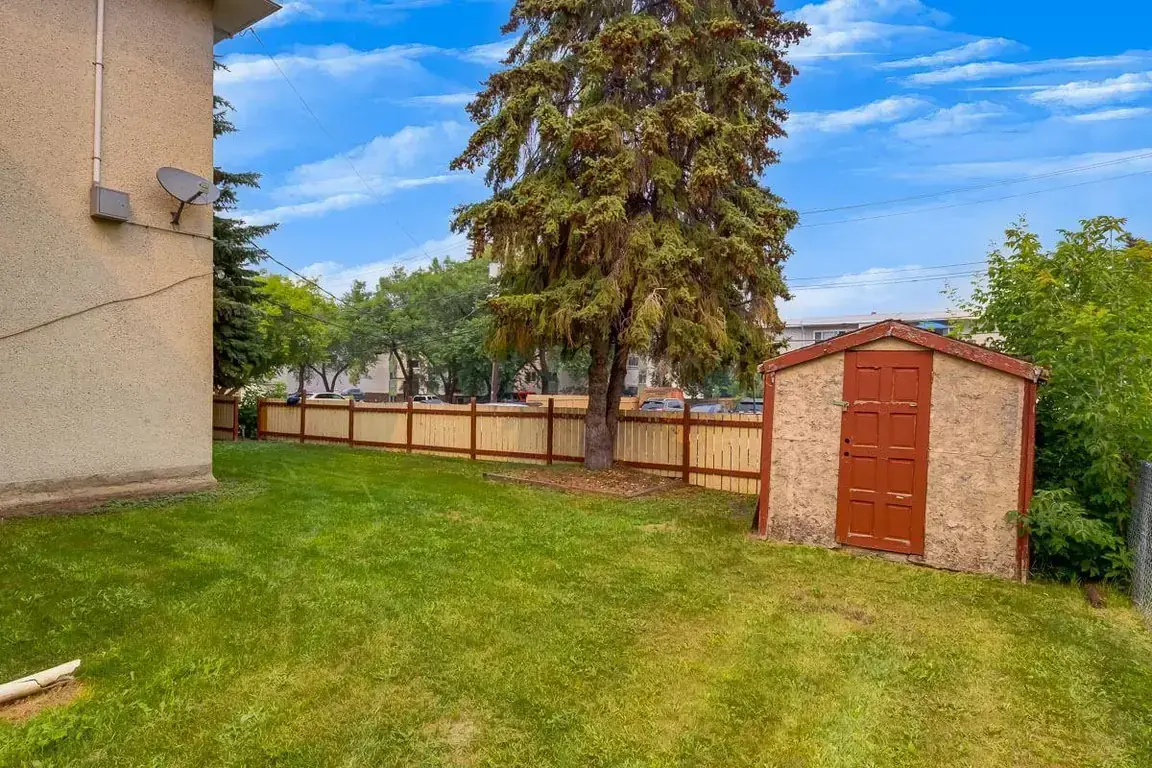 Green space at Aviva Manor apartments in Edmonton.
