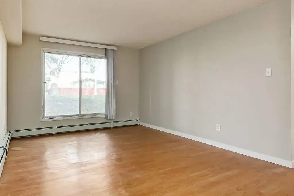 Angela Manor - Photo 8