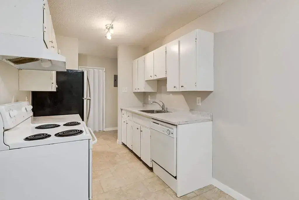 Angela Manor - Photo 11