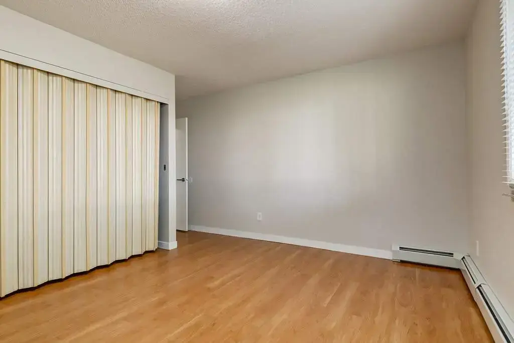 Angela Manor - Photo 15