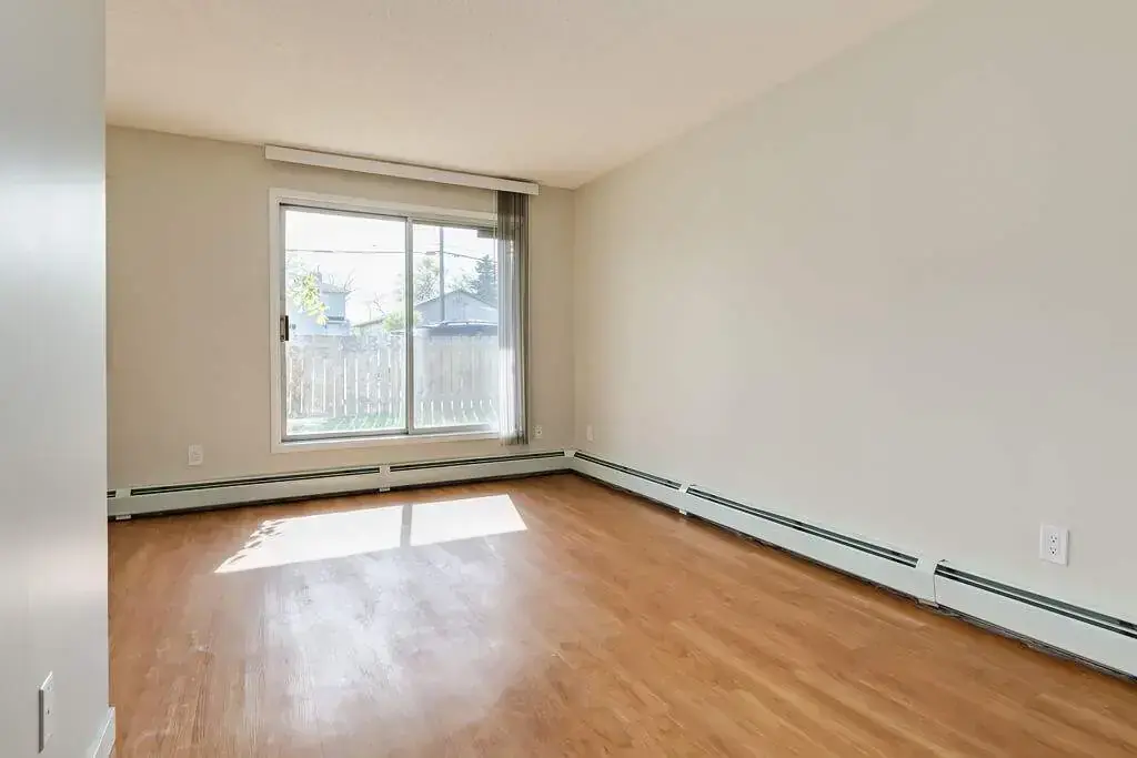 Angela Manor - Photo 17