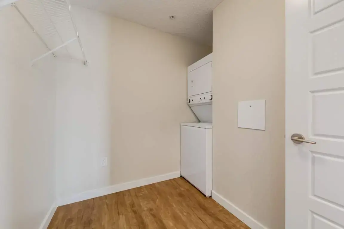 Avalon Court - Photo 6