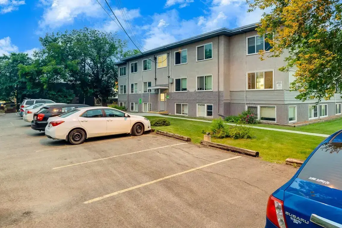 Brittany Apartments - Photo 25