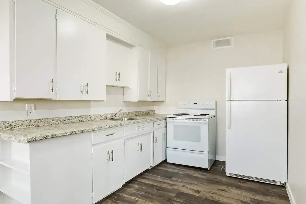 Brittany Apartments - Photo 5