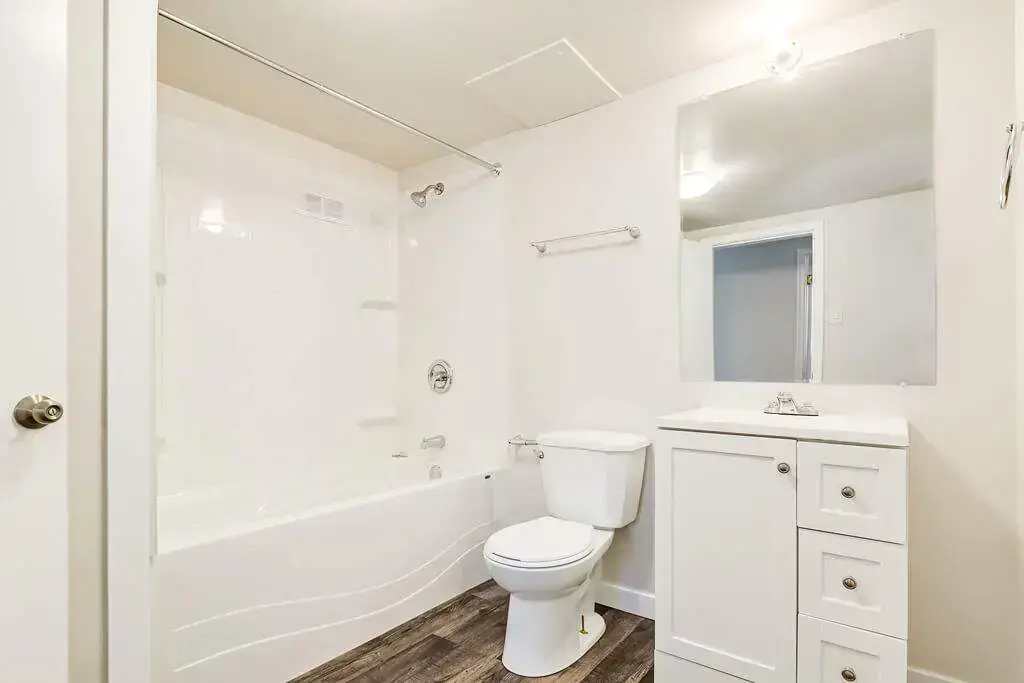 Brittany Apartments - Photo 7