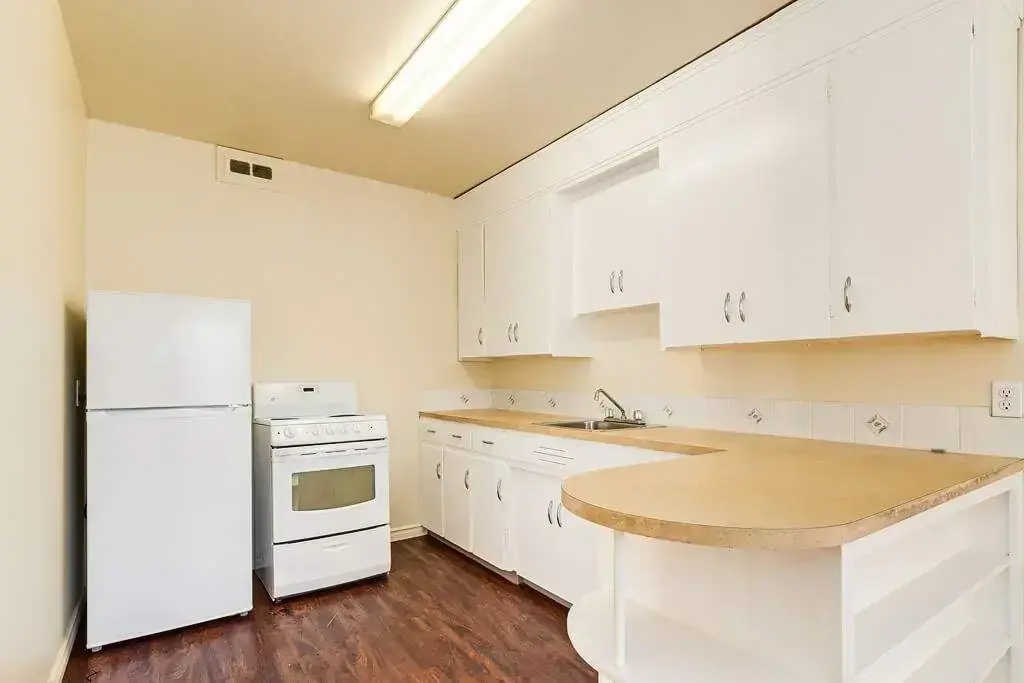 Brittany Apartments - Photo 8
