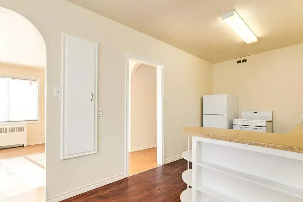 Brittany Apartments - Photo 10