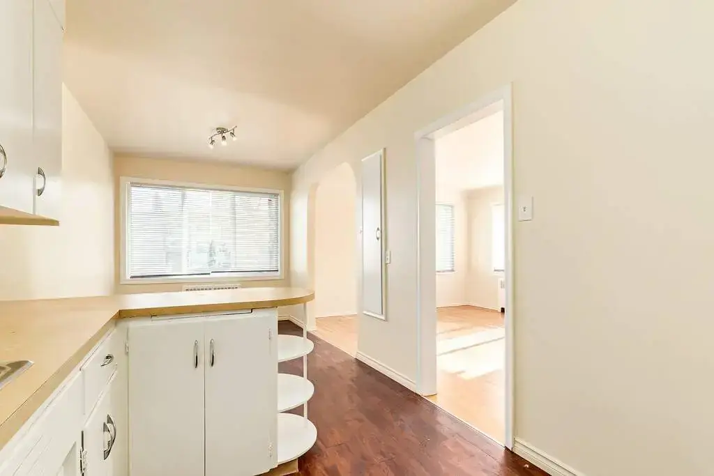 Brittany Apartments - Photo 11
