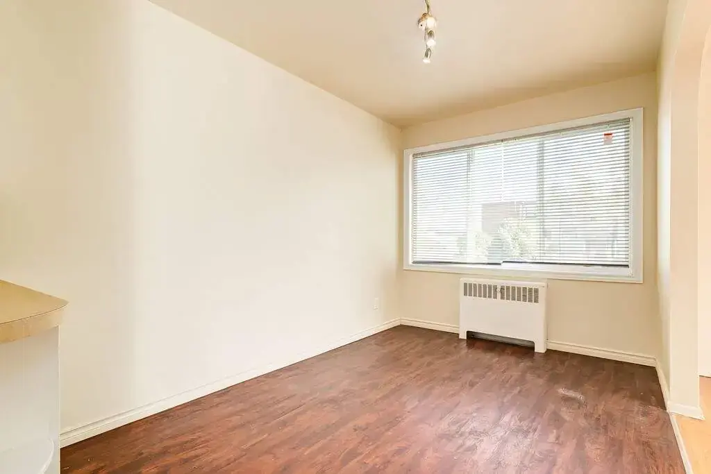Brittany Apartments - Photo 12