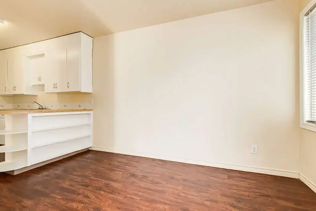 Brittany Apartments - Photo 13