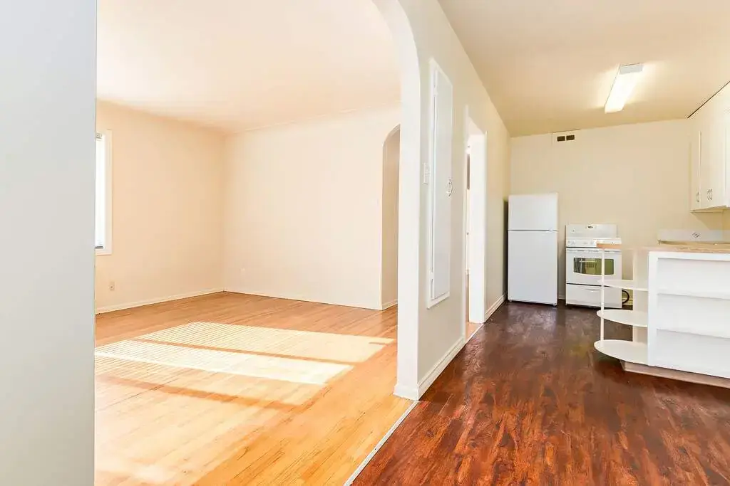Brittany Apartments - Photo 14
