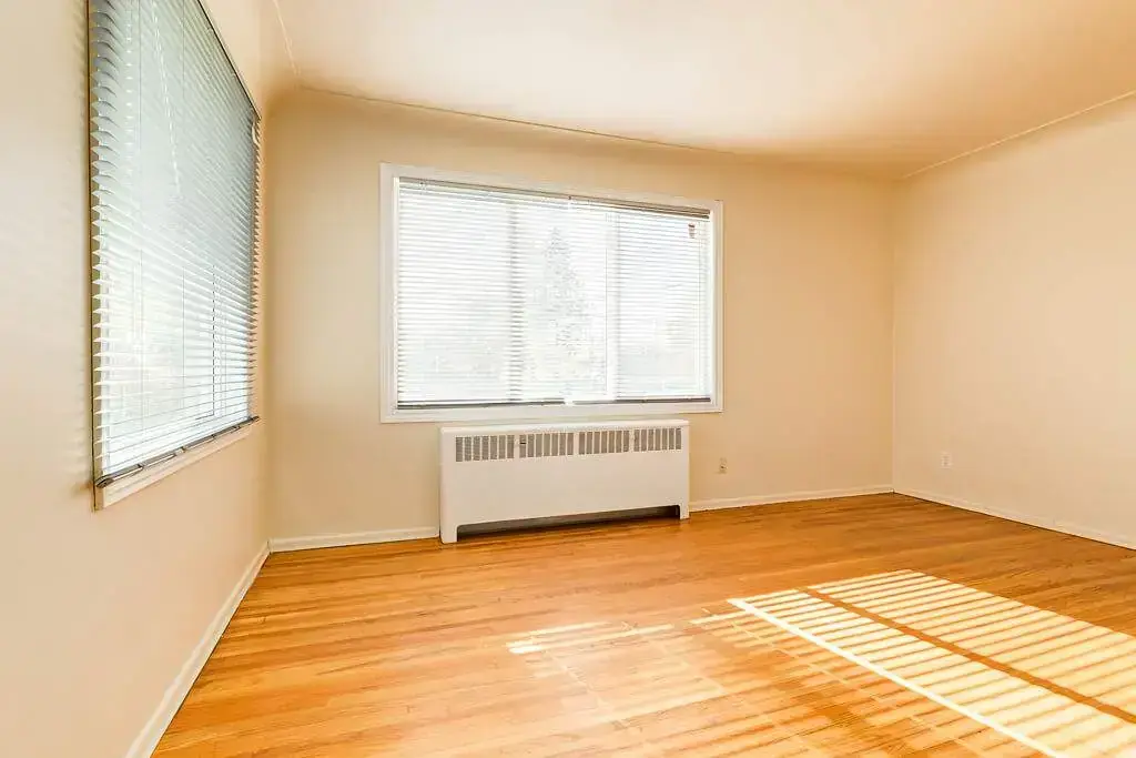 Brittany Apartments - Photo 15
