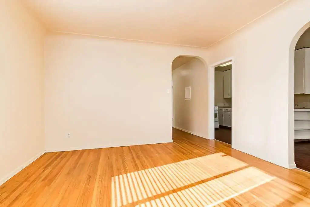 Brittany Apartments - Photo 18