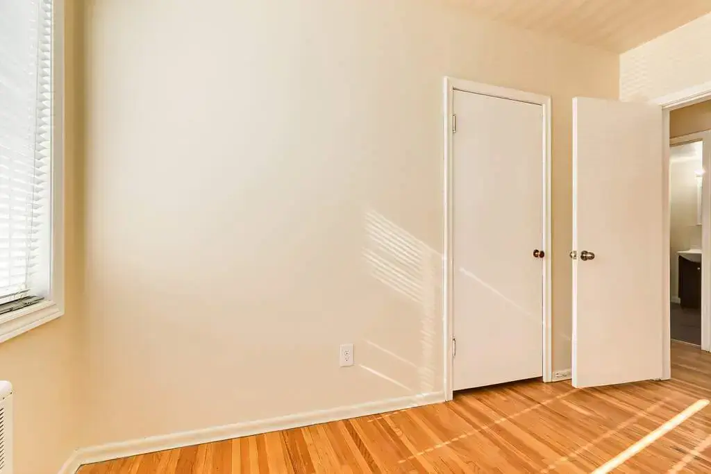 Brittany Apartments - Photo 20