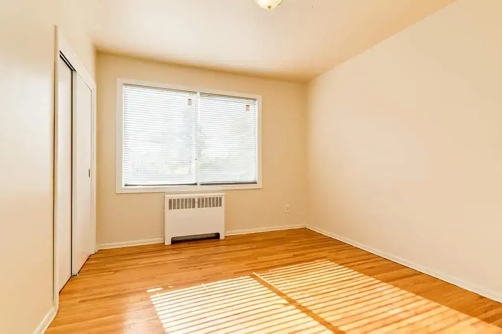 Brittany Apartments - Photo 21
