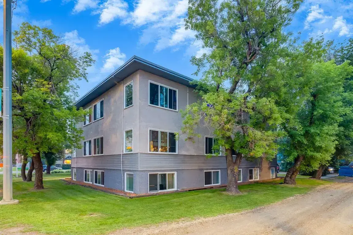 Brittany Apartments - Photo 23