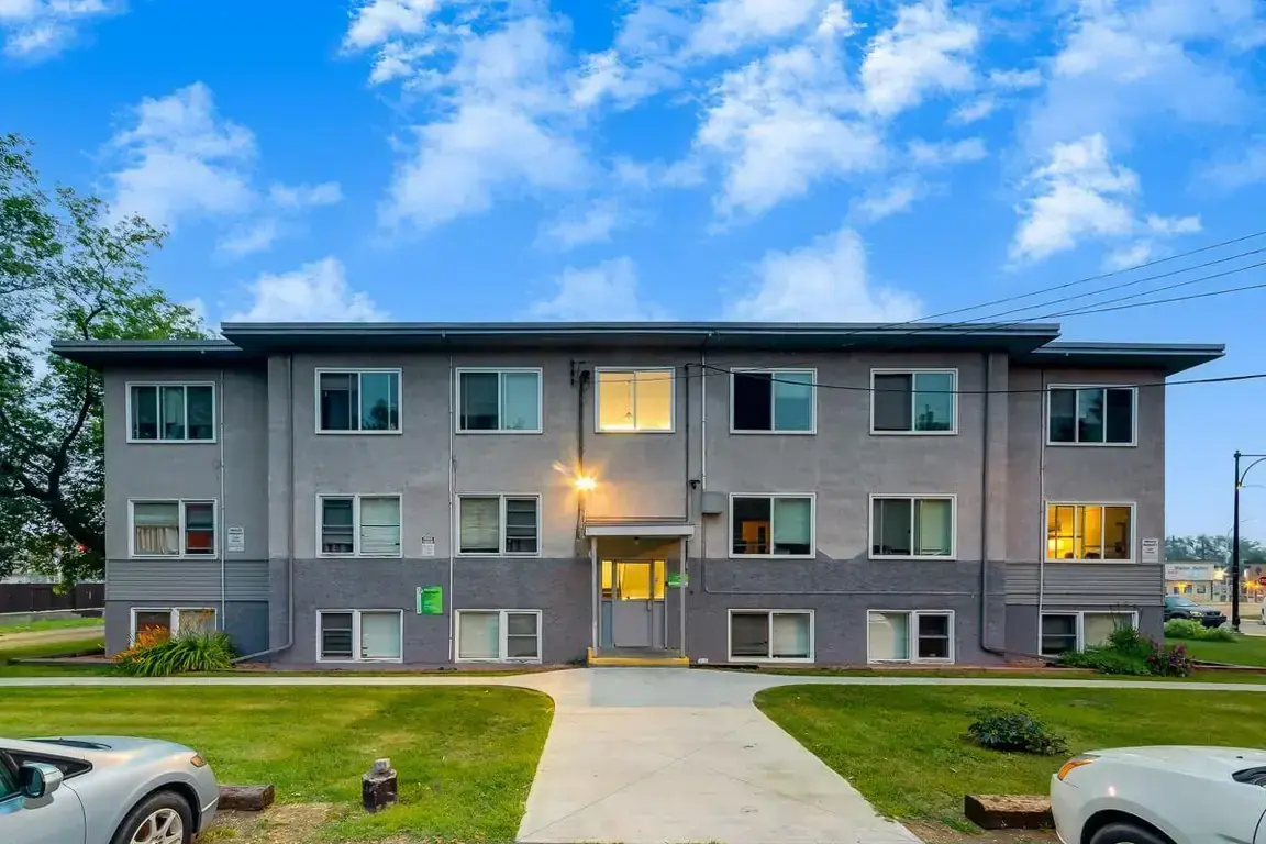 Brittany Apartments - Photo 24