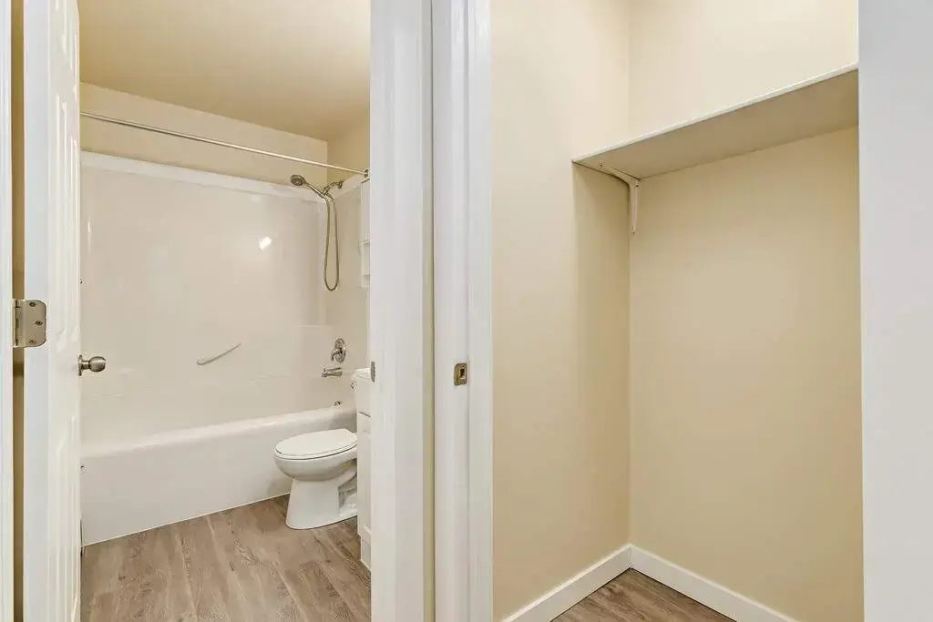 Brook Manor - Photo 8