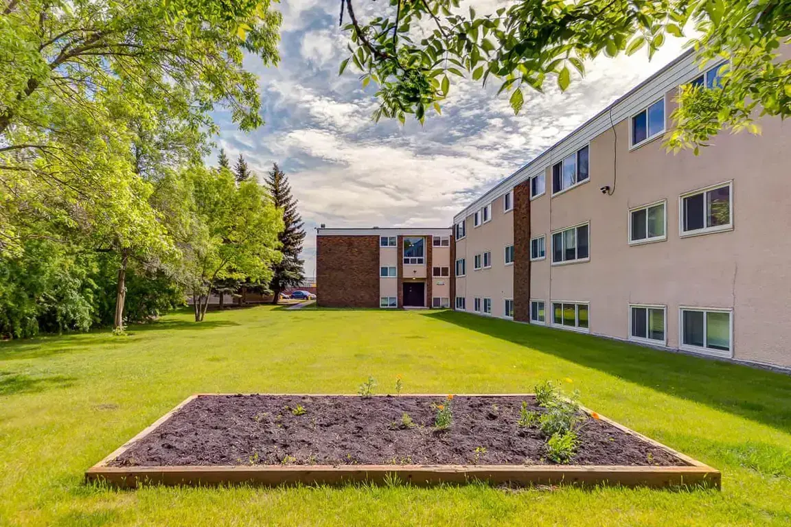 Canada West Courts - Photo 17