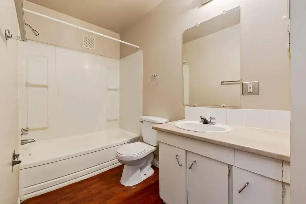 Charles Manor - Photo 13
