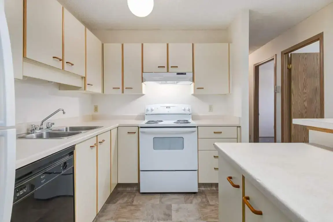 Huntington Court Coach Homes - Photo 6