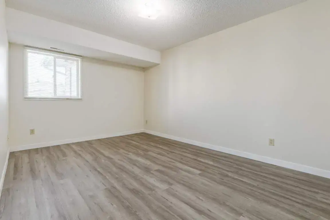 Huntington Court Coach Homes - Photo 10