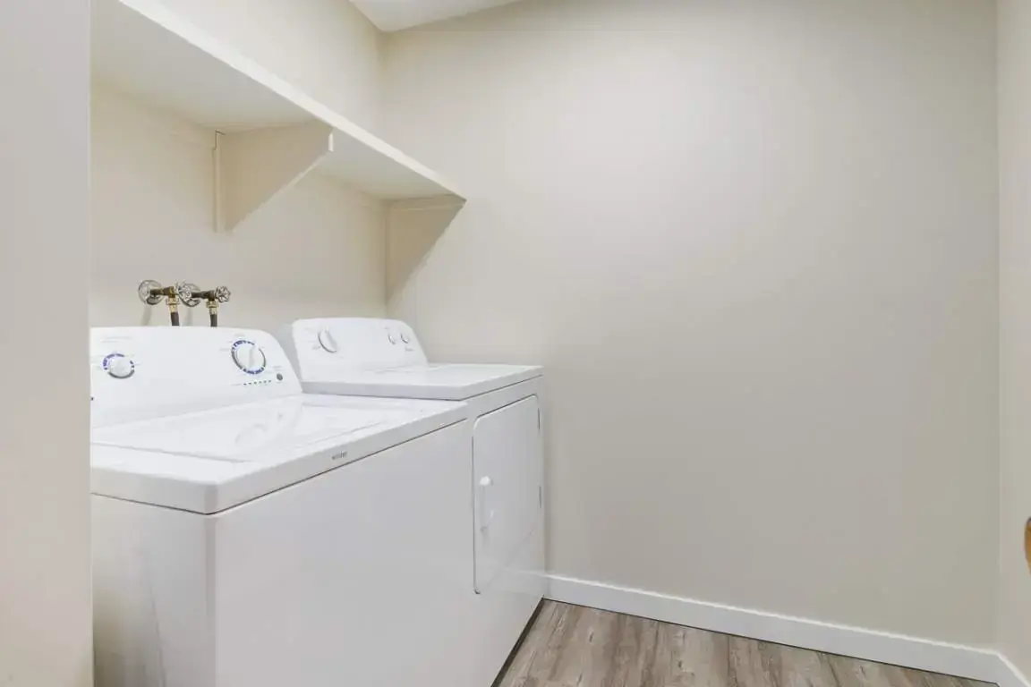 Huntington Court Coach Homes - Photo 12