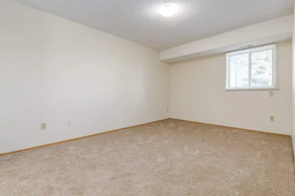Huntington Court Coach Homes - Photo 16