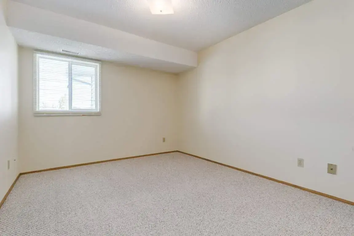 Huntington Court Coach Homes - Photo 17