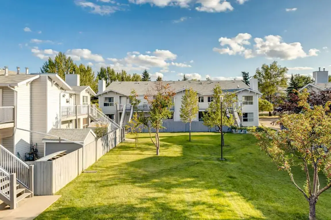Huntington Court Coach Homes - Photo 20