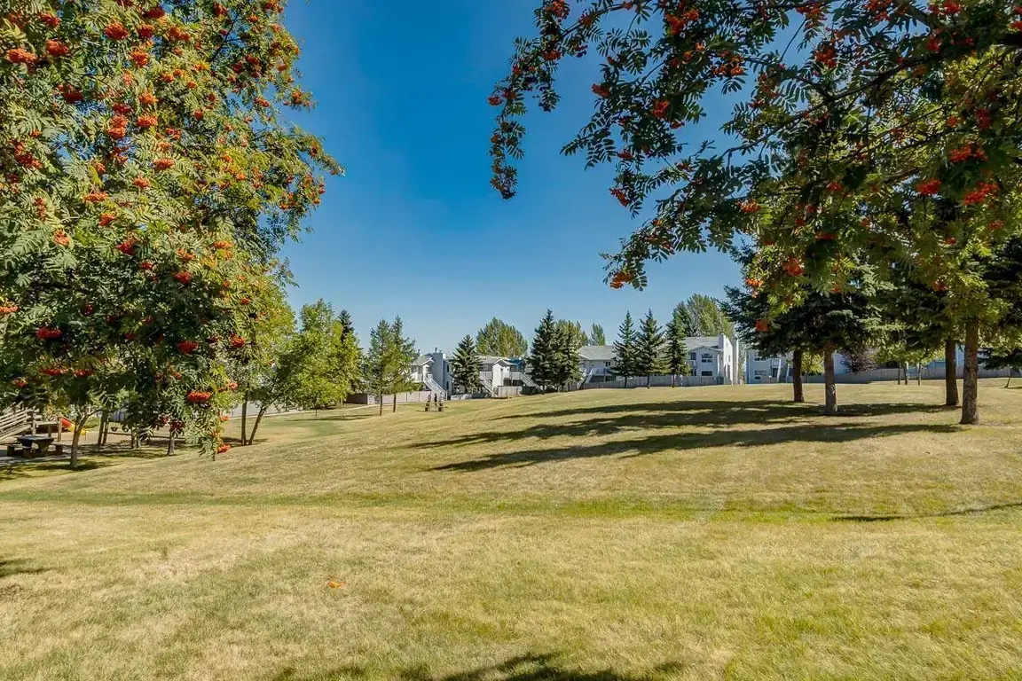 Huntington Court Coach Homes - Photo 23