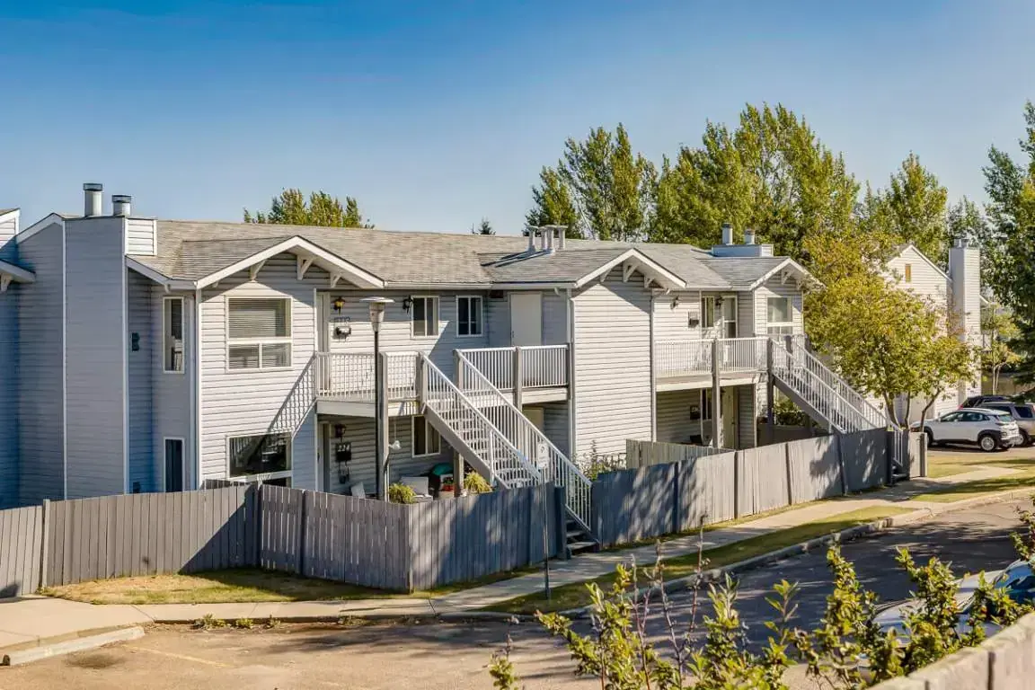 Huntington Court Coach Homes - Photo 24