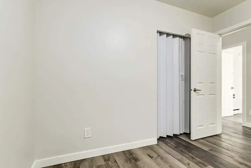 Louise Apartments - Photo 6