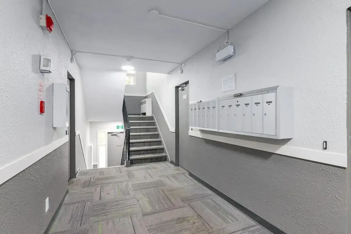 Louise Apartments - Photo 8
