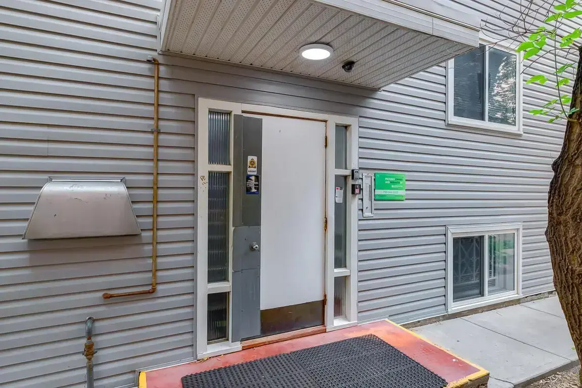 Louise Apartments - Photo 10