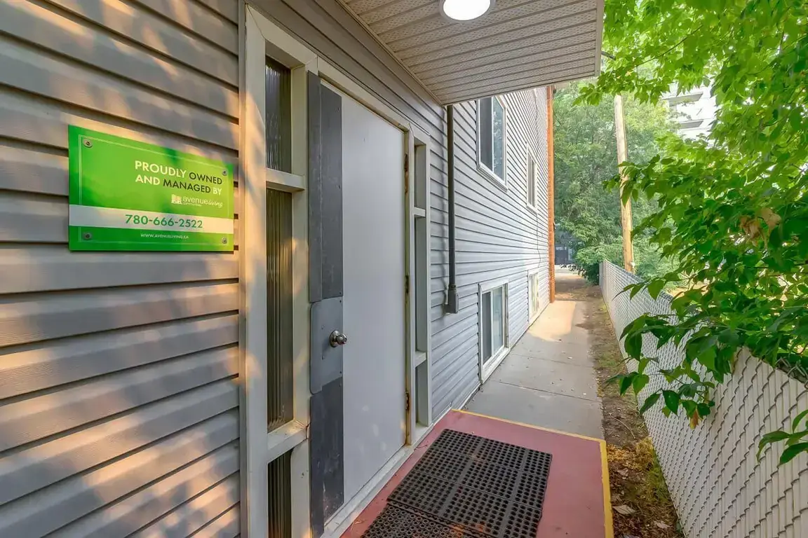 Louise Apartments - Photo 12