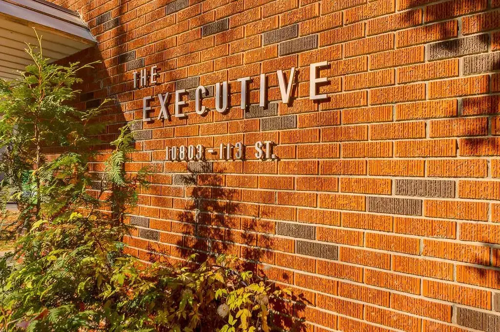 The Executive - Photo 27