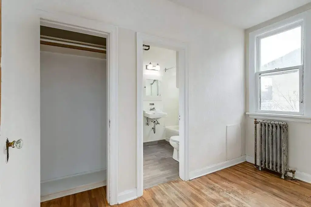 Clean full bathroom with tub and shower at Tudor Manor in Lethbridge.